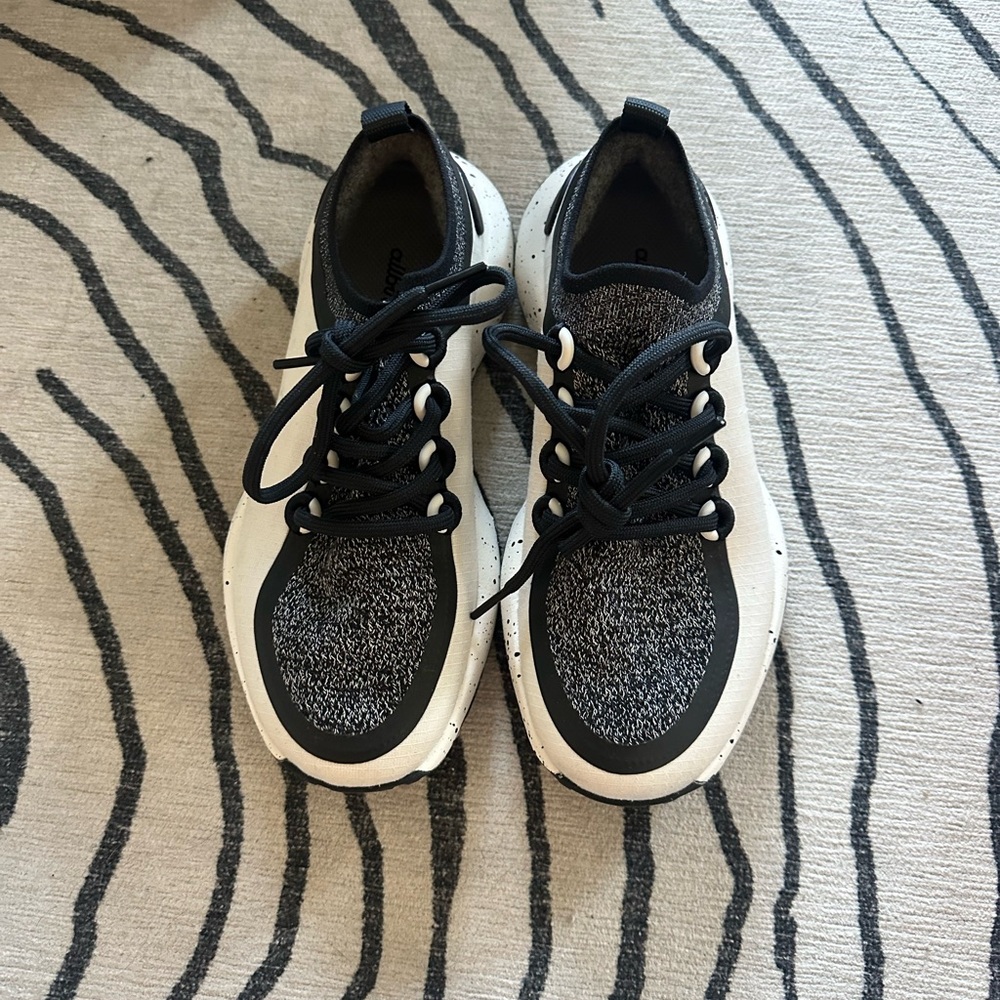 Allbirds Trail Runners- Black